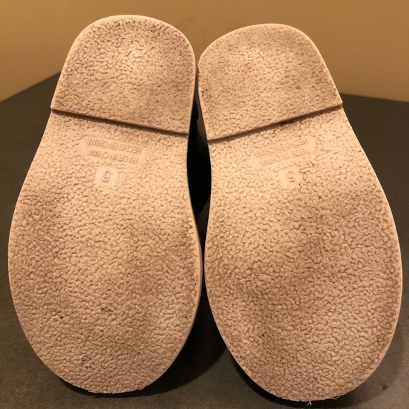 Old Navy boots size 5 toddler - Picture 4 of 4